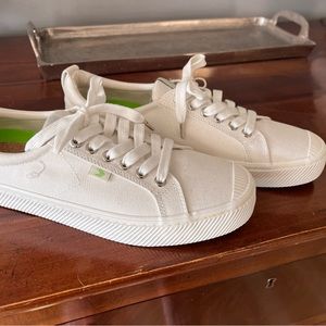Cariuma OCA Low Off-white Canvas sneaker
